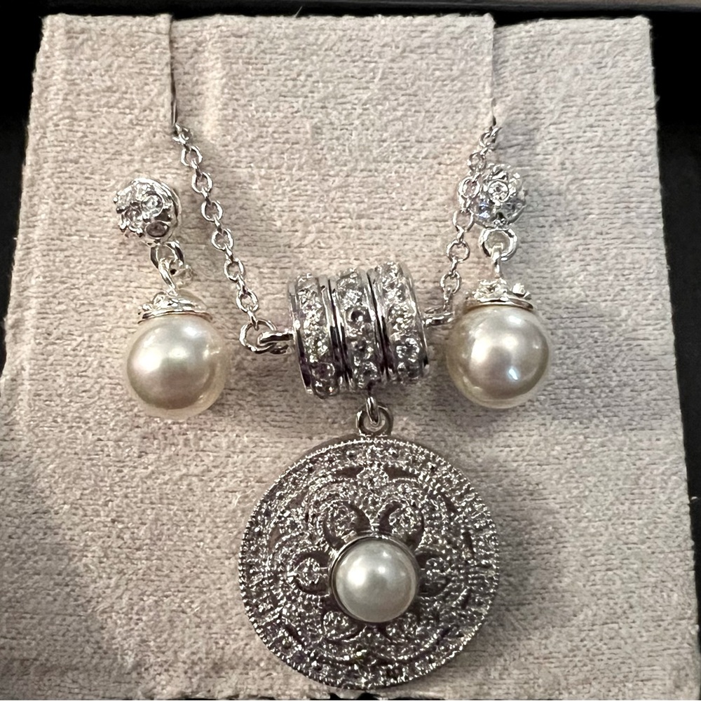 Women’s Pearl Pendant/Necklace & Earring Set